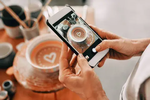Vivir una experiencia y postearla, se había convertirdo en la rutina más común. Vivir una experiencia y postearla, se había convertirdo en la rutina más común.