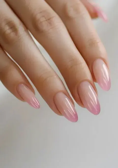 Uñas baby boomer versión verano: el clásico se anima al color Uñas baby boomer versión verano: el clásico se anima al color