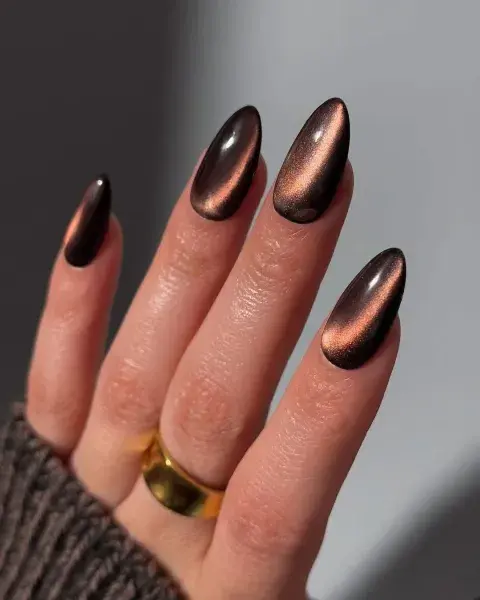 Las uñas caviar no se tratan de un diseño estridente ni lleno de decoración excesiva, sino de una estética refinada basada en acabados profundos y sofisticados. Las uñas caviar no se tratan de un diseño estridente ni lleno de decoración excesiva, sino de una estética refinada basada en acabados profundos y sofisticados.