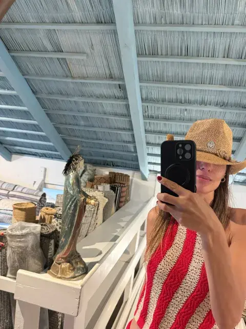 Pampita compartió un look que combina sensualidad, audacia y espíritu veraniego Pampita compartió un look que combina sensualidad, audacia y espíritu veraniego