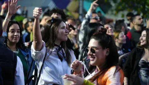 Verano en Buenos Aires presenta Afters BA, el ciclo de Intervenciones musicales que va a transformar distintos puntos urbanos en espacios de encuentro al final del día. Verano en Buenos Aires presenta Afters BA, el ciclo de Intervenciones musicales que va a transformar distintos puntos urbanos en espacios de encuentro al final del día.