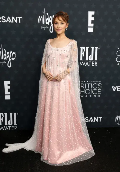 Foto de Ariana Grande en los Critics Choice Awards. Foto de Ariana Grande en los Critics Choice Awards.
