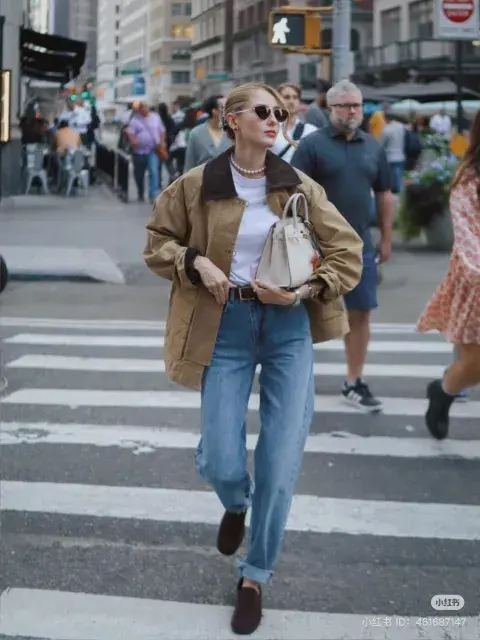 La barn jacket —literalmente, “chaqueta de granero”— nació lejos de las pasarelas. 