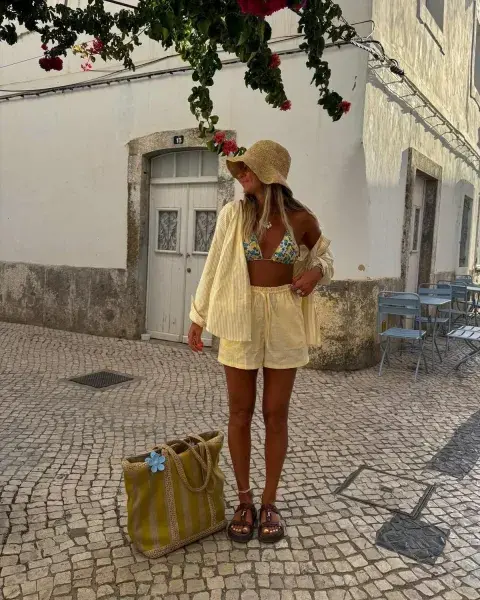 Esta es la prenda tendencia infaltable para la playa que seguro tenés en tu armario Esta es la prenda tendencia infaltable para la playa que seguro tenés en tu armario