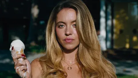Cassie (Sydney Sweeney) en la temporada 3 de Euphoria. Cassie (Sydney Sweeney) en la temporada 3 de Euphoria.