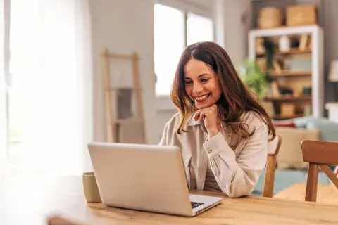 Foto de mujer trabajando. Foto de mujer trabajando.