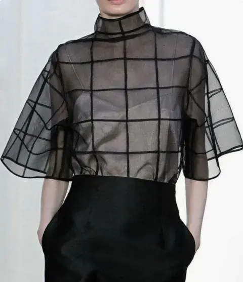 Contrast layering: la tendencia 2026 a la hora de usar transparencias. Contrast layering: la tendencia 2026 a la hora de usar transparencias.