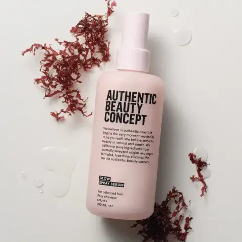 Glow Spray Serum de Authentic Beauty Concept, que protege el cabello de los daños solares.
