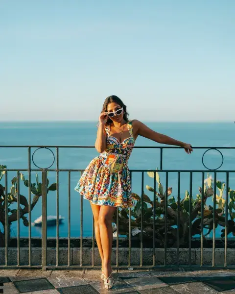 Flores, lunares, rayas y cuadrillé aparecen en vestidos, blusas, faldas y hasta en trajes de baño. Flores, lunares, rayas y cuadrillé aparecen en vestidos, blusas, faldas y hasta en trajes de baño.