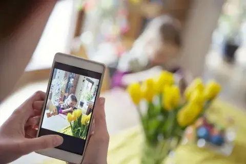 Cuando los chicos dicen “no me saques fotos”: cómo escuchar su pedido y cuidar su intimidad en la era de las redes Cuando los chicos dicen “no me saques fotos”: cómo escuchar su pedido y cuidar su intimidad en la era de las redes