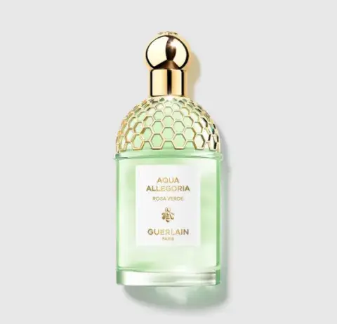 La deliciosa miel de flor de naranjo de las colmenas de Guerlain en Calabria (Italia) aporta a Aqua Allegoria Harvest Nerolia Vetiver suaves notas florales envueltas en un luminoso neroli y enriquecidas con el cálido toque amaderado del vetiver ($290.000) La deliciosa miel de flor de naranjo de las colmenas de Guerlain en Calabria (Italia) aporta a Aqua Allegoria Harvest Nerolia Vetiver suaves notas florales envueltas en un luminoso neroli y enriquecidas con el cálido toque amaderado del vetiver ($290.000)