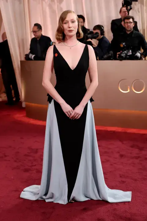 Hannah Einbinder en la alfombra roja de los Golden Globes 2026. Hannah Einbinder en la alfombra roja de los Golden Globes 2026.