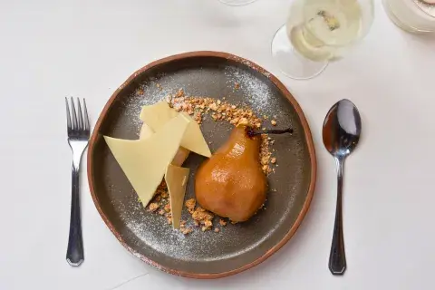 latelier_bistro_-_peras_al_torrontes_con_helado_de_sambayon_y_chocolate_blanco_1.jpg latelier_bistro_-_peras_al_torrontes_con_helado_de_sambayon_y_chocolate_blanco_1.jpg