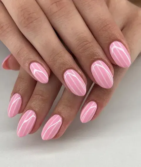 Lined Nails: los diseños más originales para ponerle onda al verano Lined Nails: los diseños más originales para ponerle onda al verano