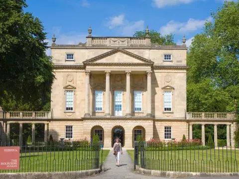 El Museo Holburne, una galería de arte en Bath, es uno de escenarios de Bridgerton en Netflix. El Museo Holburne, una galería de arte en Bath, es uno de escenarios de Bridgerton en Netflix.