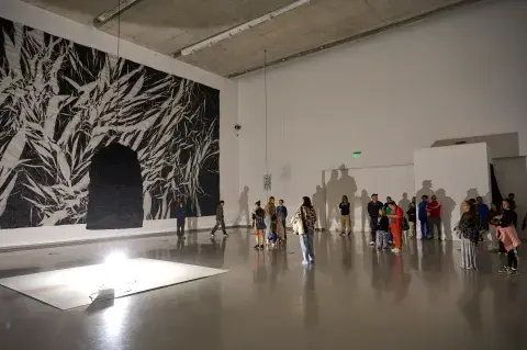 La muestra de Eduardo Basualdo titulada "Que parte de quien" es imperdible. La muestra de Eduardo Basualdo titulada "Que parte de quien" es imperdible.