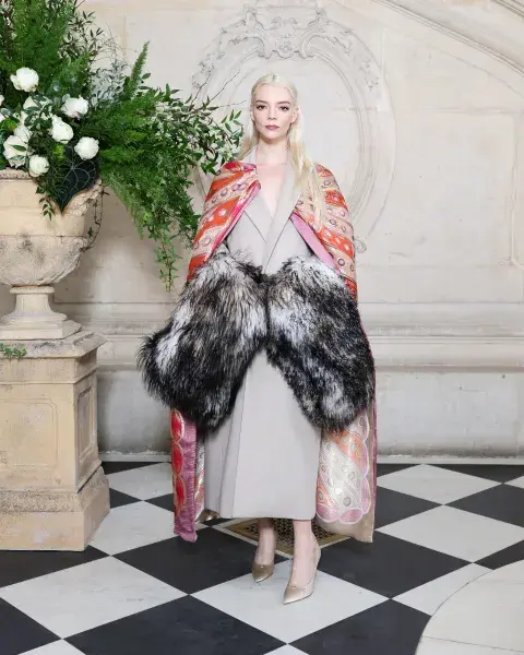 : Rihanna, Anya Taylor-Joy, Jennifer Lawrence y Greta Lee fueron algunas de las invitadas que disfrutaron del show. : Rihanna, Anya Taylor-Joy, Jennifer Lawrence y Greta Lee fueron algunas de las invitadas que disfrutaron del show.