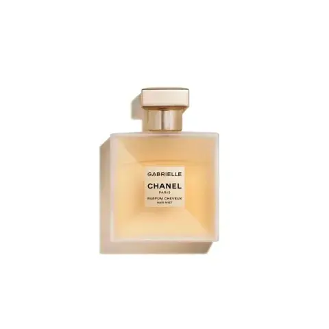 El perfume para el cabello GABRIELLE CHANEL realza las notas florales y luminosas de la fragancia. Gracias a su nueva fórmula, el cabello parece más liso, más suave y más brillante. (CHANEL)