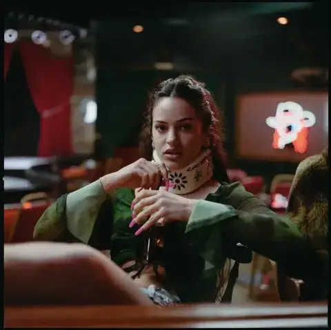 Rosalía en la temporada 3 de Euphoria. Rosalía en la temporada 3 de Euphoria.
