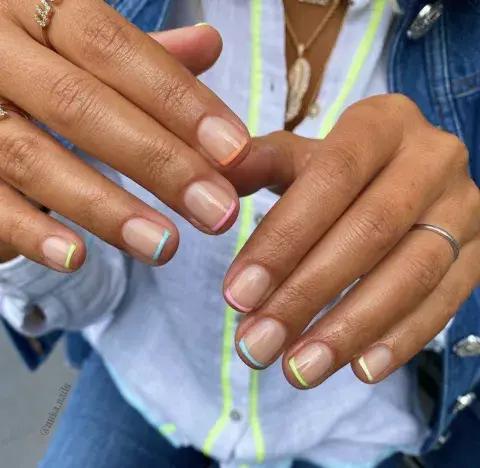 Francesitas de colores: cómo ponerle onda a tus uñas de verano Francesitas de colores: cómo ponerle onda a tus uñas de verano
