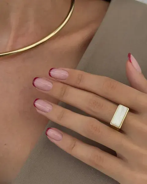 Francesitas de colores: cómo ponerle onda a tus uñas de verano Francesitas de colores: cómo ponerle onda a tus uñas de verano