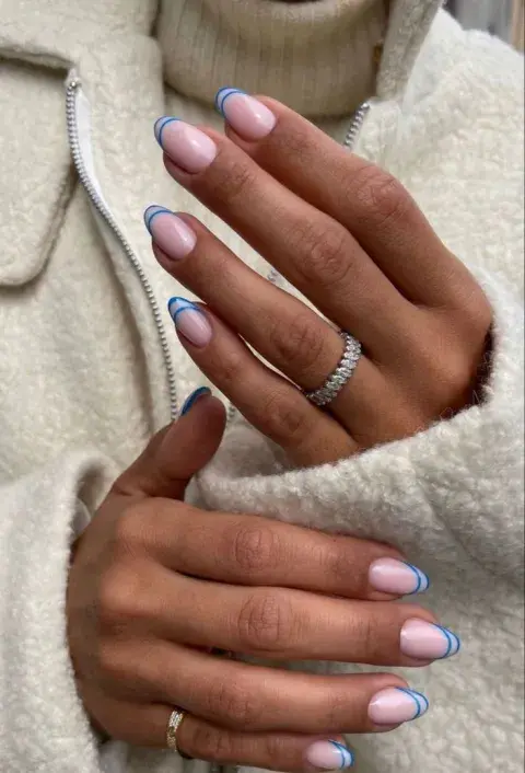Francesitas de colores: cómo ponerle onda a tus uñas de verano Francesitas de colores: cómo ponerle onda a tus uñas de verano