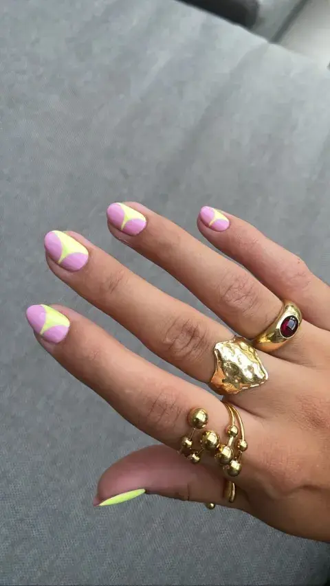 Uñas rubber de verano: 6 diseños llenos de color para tus uñas Uñas rubber de verano: 6 diseños llenos de color para tus uñas