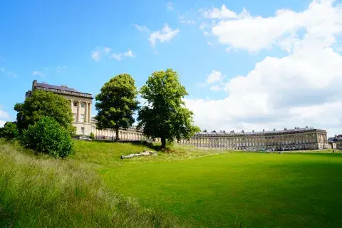 Vista de la zona de Royal Crescent, en Bath, ciudad elegida para rodar Bridgerton. Vista de la zona de Royal Crescent, en Bath, ciudad elegida para rodar Bridgerton.