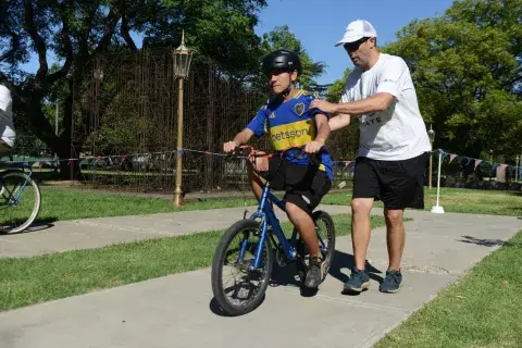Este fin de semana los instructores les enseñarán a los chicos todos los trucos para dejar las rueditas y andar en bici por sus propios medios. Este fin de semana los instructores les enseñarán a los chicos todos los trucos para dejar las rueditas y andar en bici por sus propios medios.