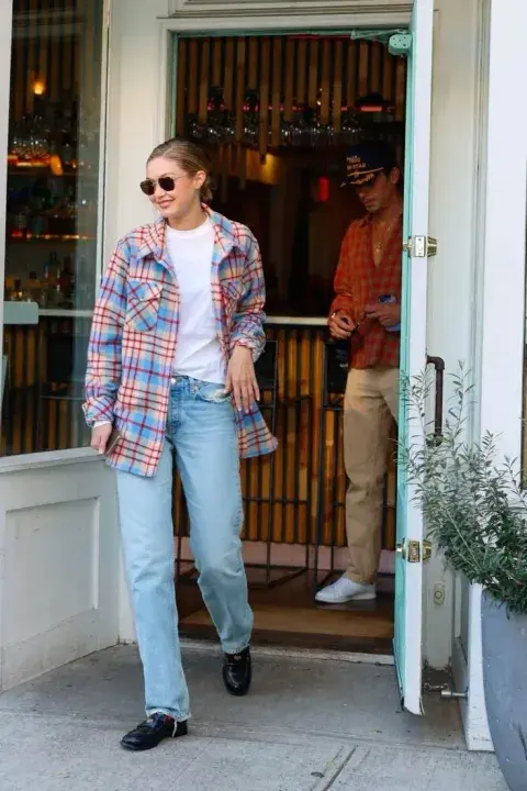 La versatilidad de la camisa a cuadros la convierte en una aliada infalible para armar looks con actitud