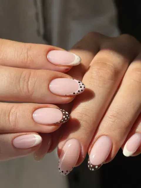 10 diseños de uñas francesas originales para usar en marzo y anticipar el otoño