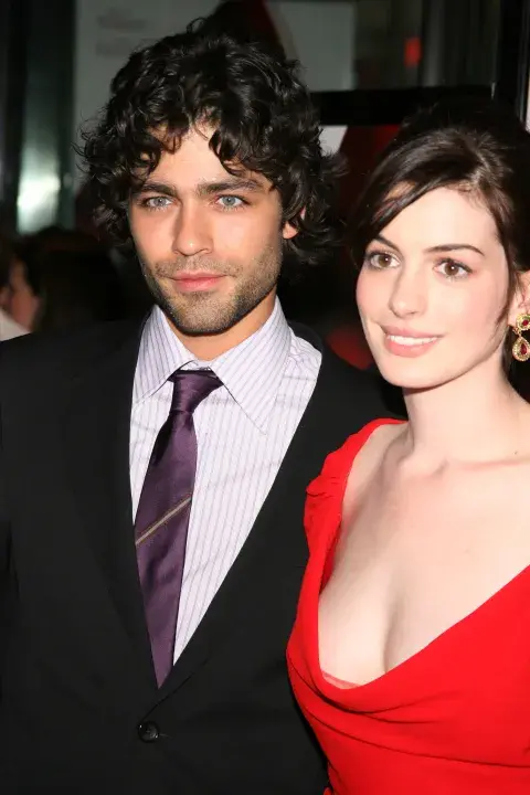 Adrian Grenier no volverá para interpretar a Nate, el novio de Andy, en El diablo viste a la moda 2. Adrian Grenier no volverá para interpretar a Nate, el novio de Andy, en El diablo viste a la moda 2.
