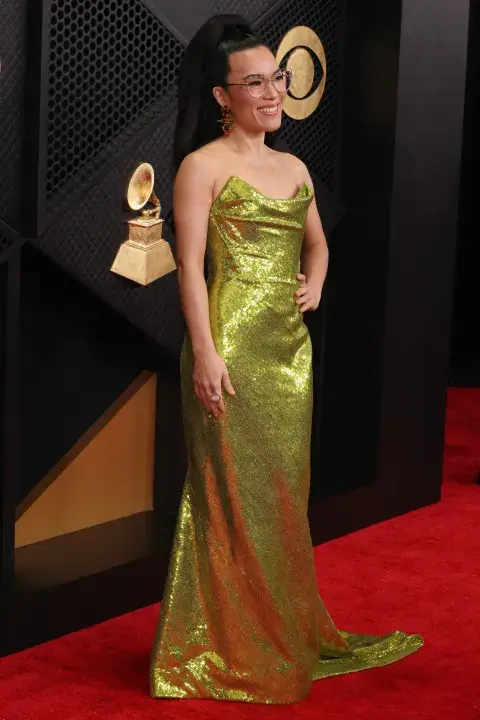 Ali Wong en la alfombra roja de los Grammy 2026.