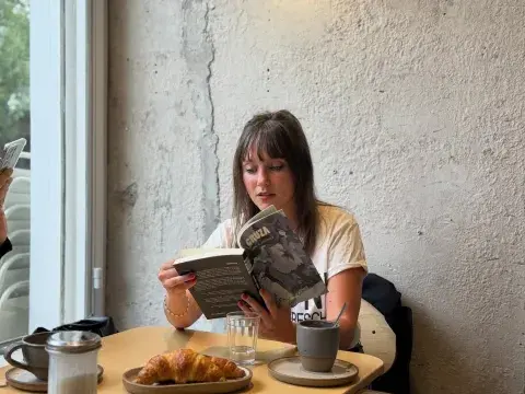 Camila Vazquez en la presentación de su novela Cruza en Buenos Aires.
