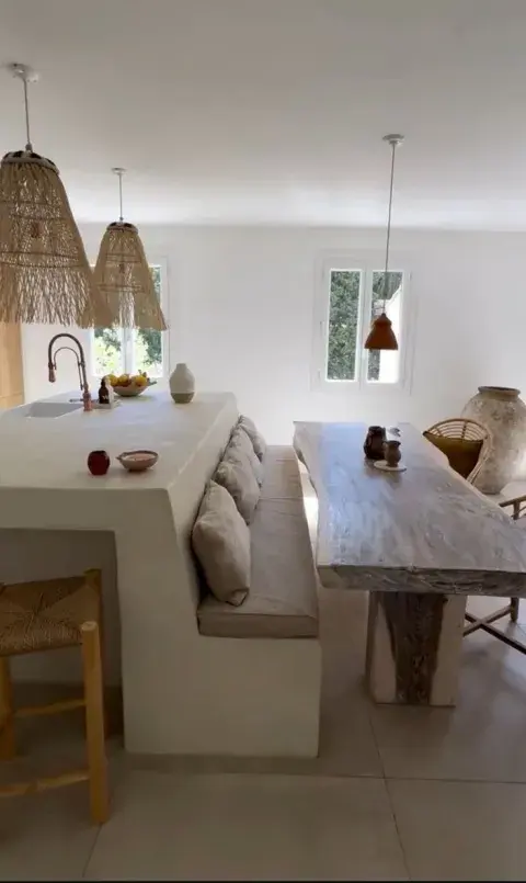 Adiós a las sillas de cocina: el mueble que es tendencia en 2026 por ser más versátil Adiós a las sillas de cocina: el mueble que es tendencia en 2026 por ser más versátil