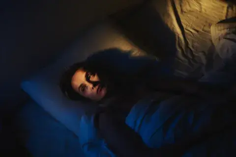 Foto de mujer durmiendo. Foto de mujer durmiendo.