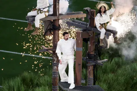 El apagón: los símbolos en el show de Bad Bunny en el Super Bowl 2026. El apagón: los símbolos en el show de Bad Bunny en el Super Bowl 2026.