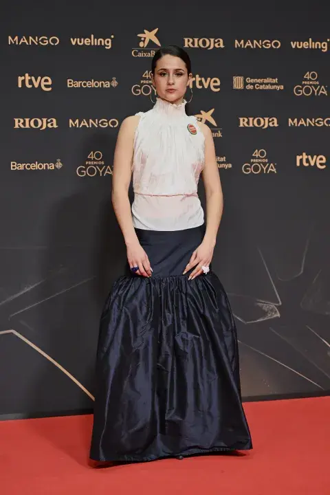 Elvira Lara con un look de Paloma Wool en los Goya 2026.