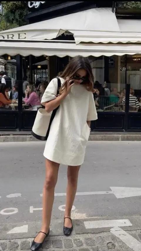 Los vestidos confeccionados en fibras naturales son un must absoluto del verano. 