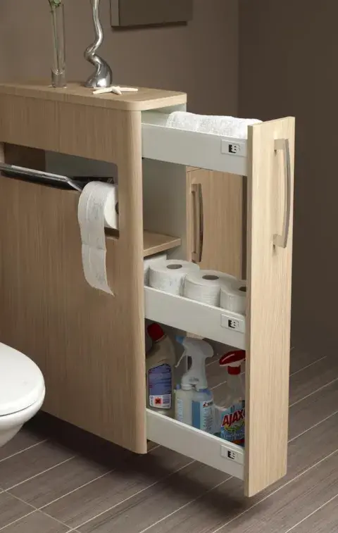Guardado camuflado: muebles para baños pequeños.