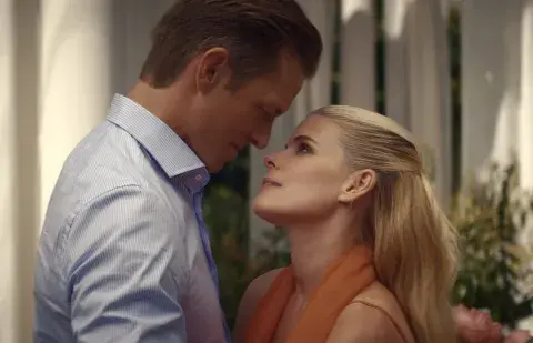 Joel Kinnaman and Kate Mara en Mujeres Imperfecta. Joel Kinnaman and Kate Mara en Mujeres Imperfecta.