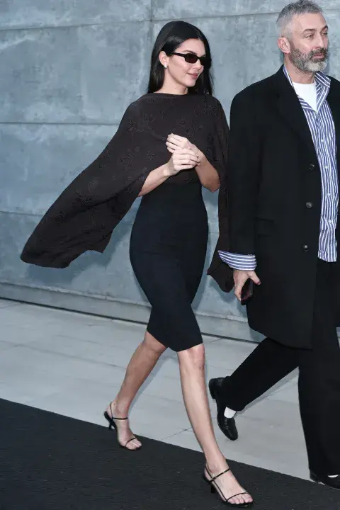 Kendall Jenner lució un total black en Armani Kendall Jenner lució un total black en Armani