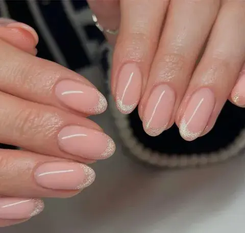 Manicura francesa: el moderno regreso de un clásico. Manicura francesa: el moderno regreso de un clásico.