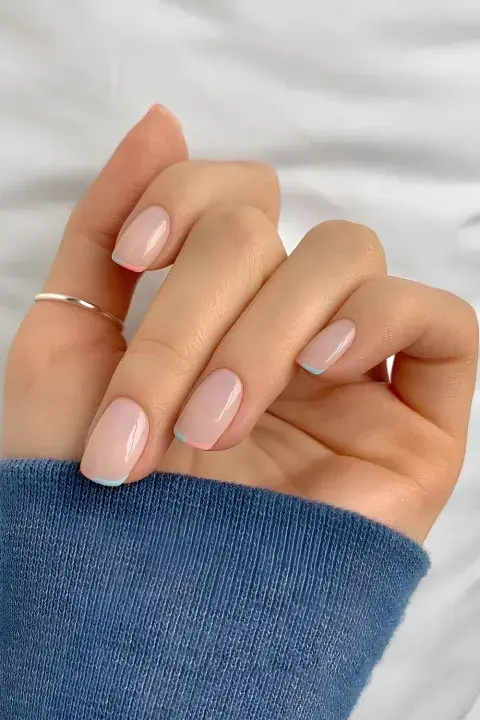 Micro French minimalista. Micro French minimalista.