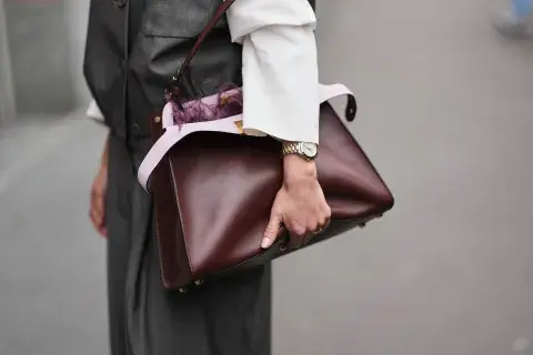 La era de las mini bags parece haber quedado atrás. La era de las mini bags parece haber quedado atrás.