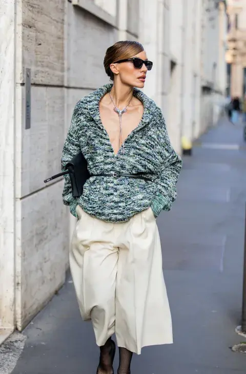 Los tejidos se consolidan como aliados clave para armar looks invernales con personalidad. Los tejidos se consolidan como aliados clave para armar looks invernales con personalidad.