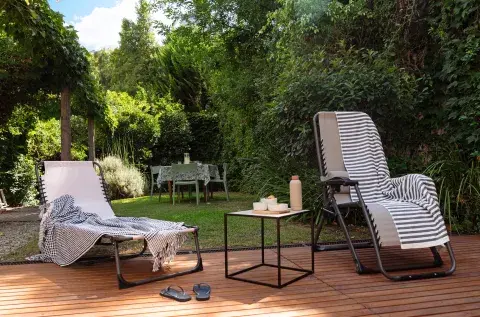 patio con reposera