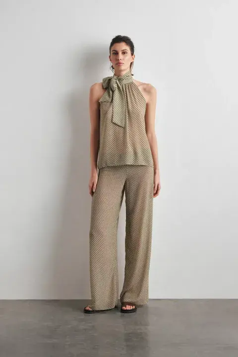 Pañuelos de verano, al cuello en otoño: compras inteligentes de febrero. Pañuelos de verano, al cuello en otoño: compras inteligentes de febrero.