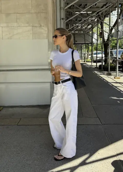 Una semana de outfits con este armario cápsula de calor: viernes.