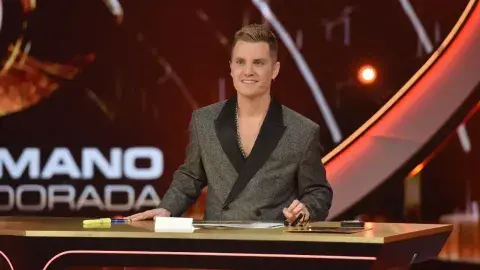 Foto de Santiago del Moro en Gran Hermano Generación Dorada. Foto de Santiago del Moro en Gran Hermano Generación Dorada.